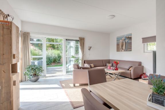 Wohnzimmer eines Bungalow | Strandpark Duynhille