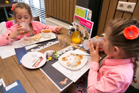 Im Bistro essen | Strandpark Duynhille